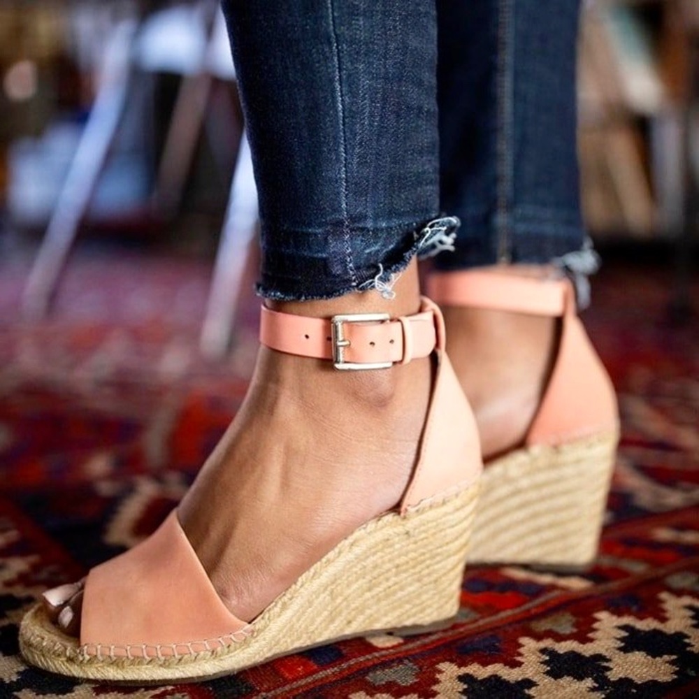 ✨New VINCE CAMUTO Leera Nubuck Espadrille Wedges Fancy Flamingo 9.5M - Picture 9 of 9